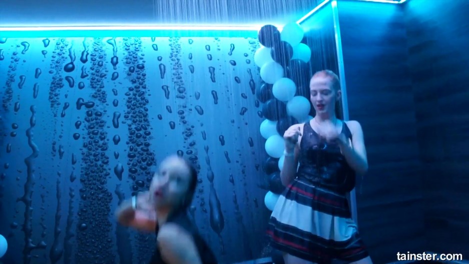 Wet And Working It! Cuties Shake It Up!